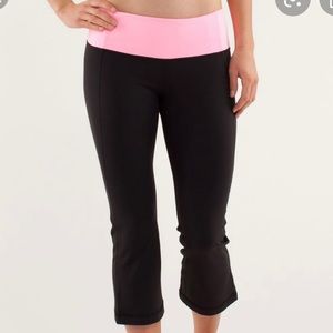 Lululemon Gather and Crow Size 6 Crops
